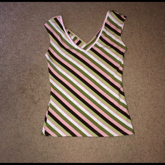 V-Neck Sleeveless Top VERY GOOD CONDITION - Picture 5 of 5